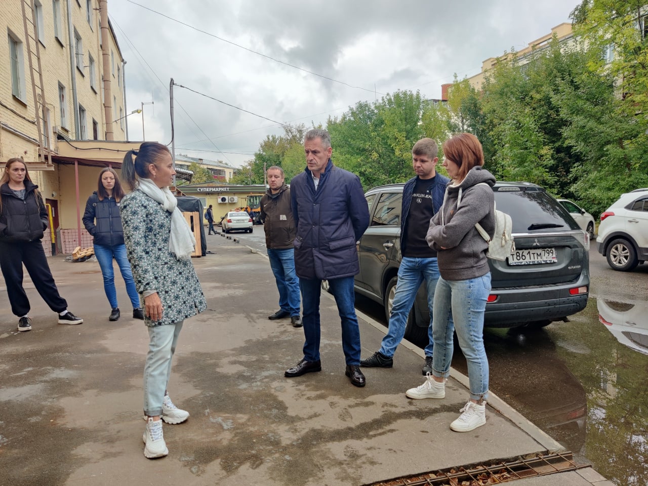 Ук жилкомплекс. Белоозерский Томск Жилкомплекс. Придомовые территории концерна КРОСТ. Жилкомплекс вместе Челябинск дворы. Жилкомплекс победа 1984.