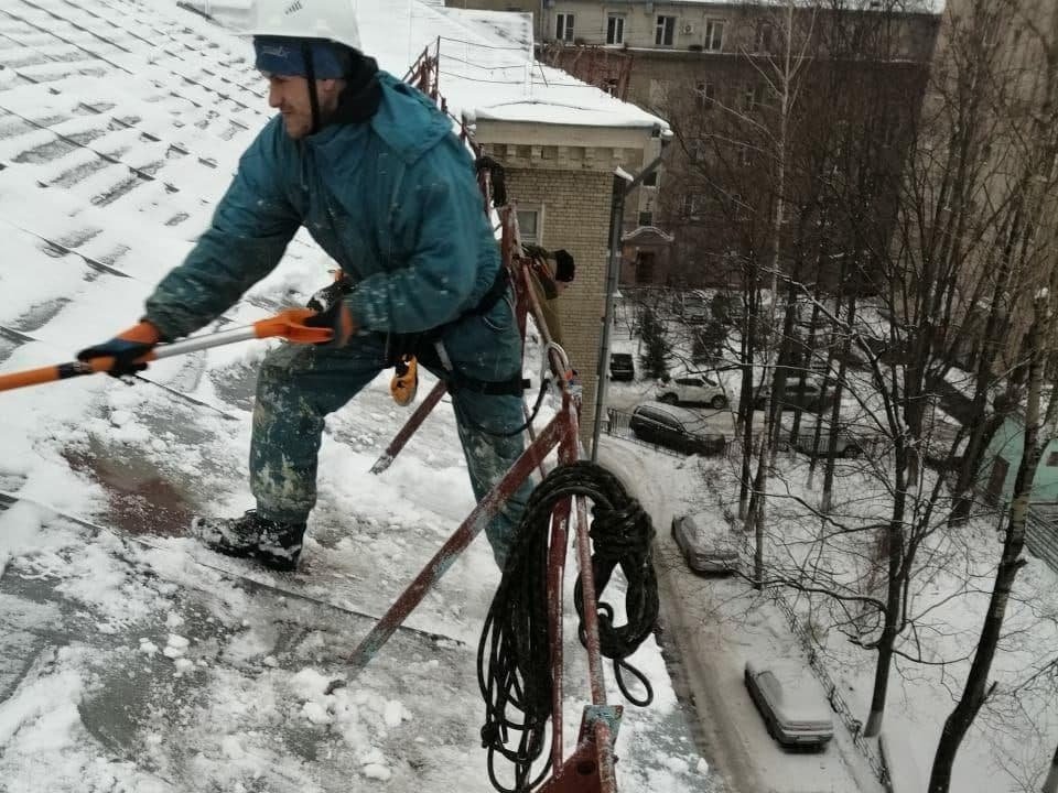 Совет королев. Человек наледи. Поймал наледь на переднем Канте. Проверка администрацией Пушкина по устранению наледи. Как убрать наледь с арматуры туалета.